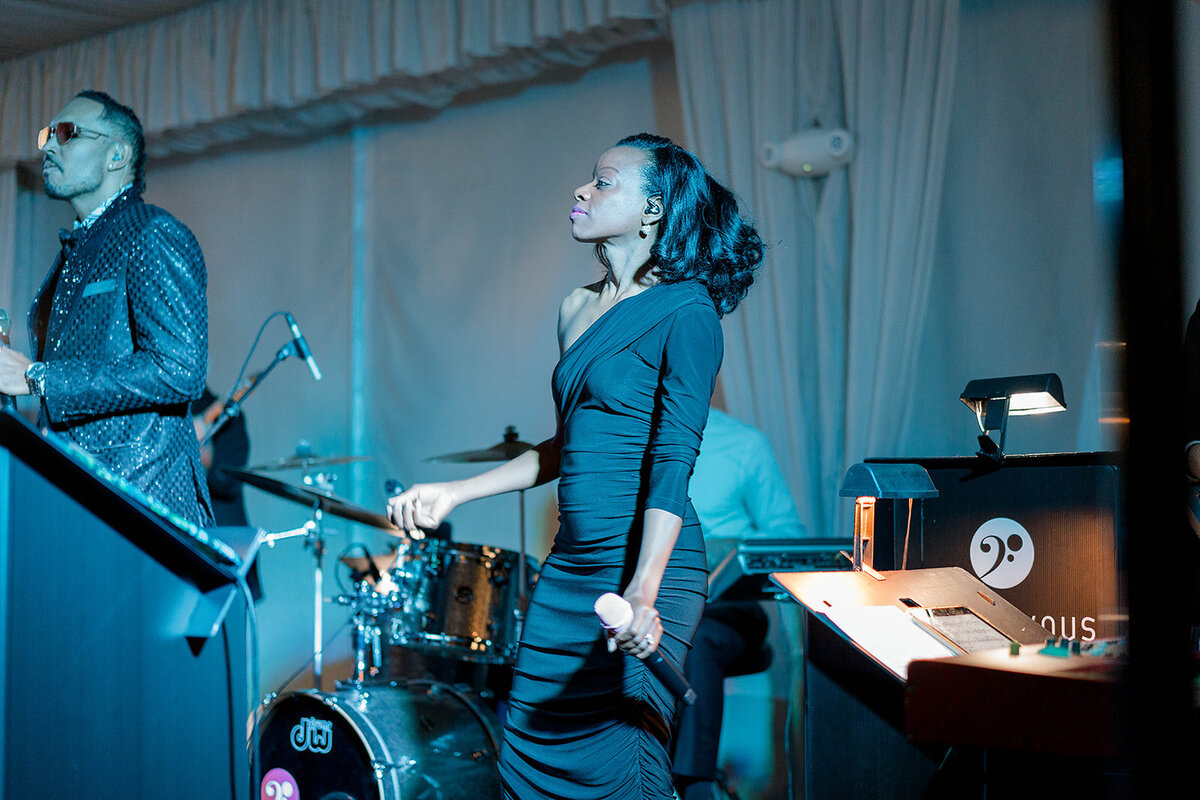 Eliana-Melmed-Photography-Chicago-LosAngeles-Jewish-WeddingPhotography-Dancefloor-00193