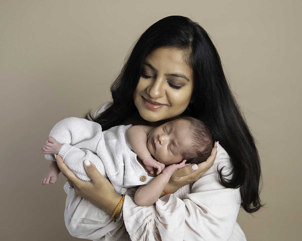 indian-mom-family-newborn