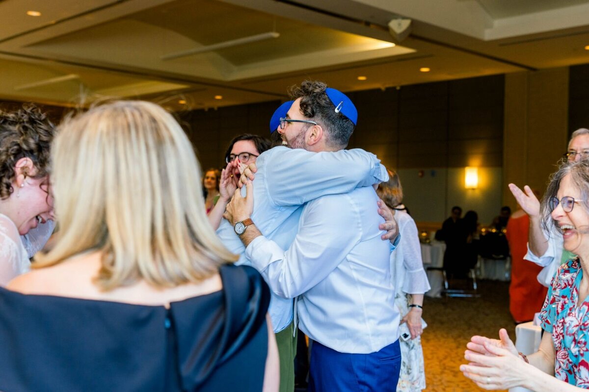 Eliana-Melmed-Photography-Chicago-LosAngeles-Jewish-WeddingPhotography-ShulaNoah-Simcha-Dancing-00031
