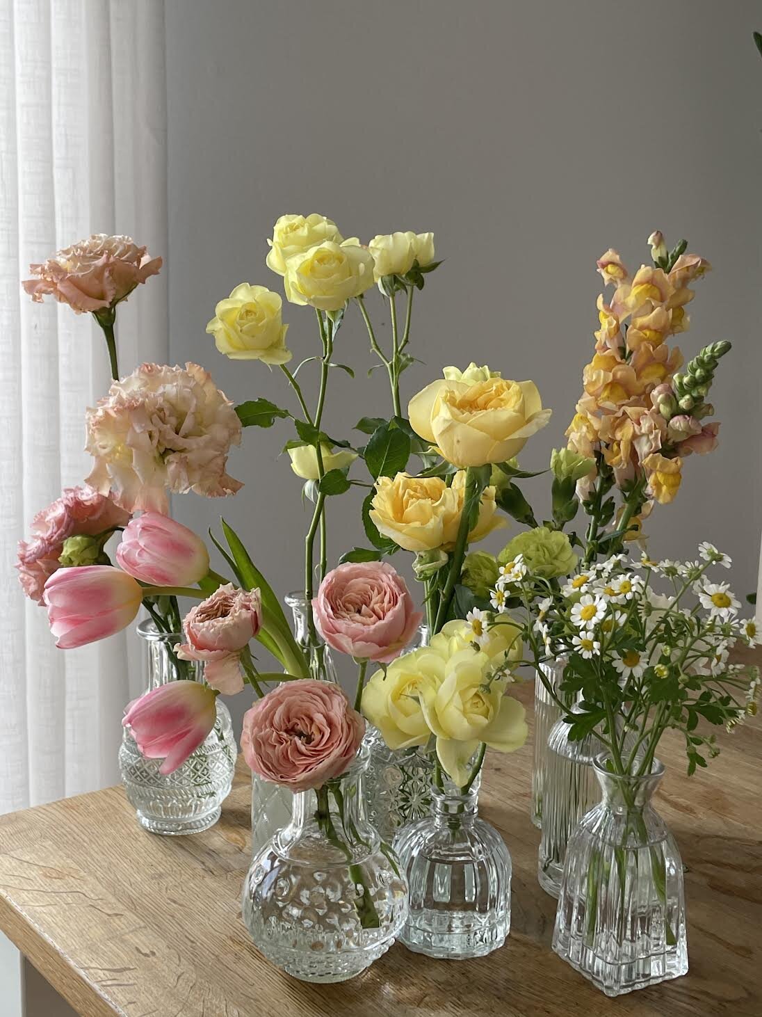 Bee's Blossoms Floral Studio Gold Coast Australia Florist Wedding Event Floral Design Flower Workshops Retail Deliveries Belle Clark Whimsical Romantic Lush Flowers Wedding Bouquets Centerpieces 1-6