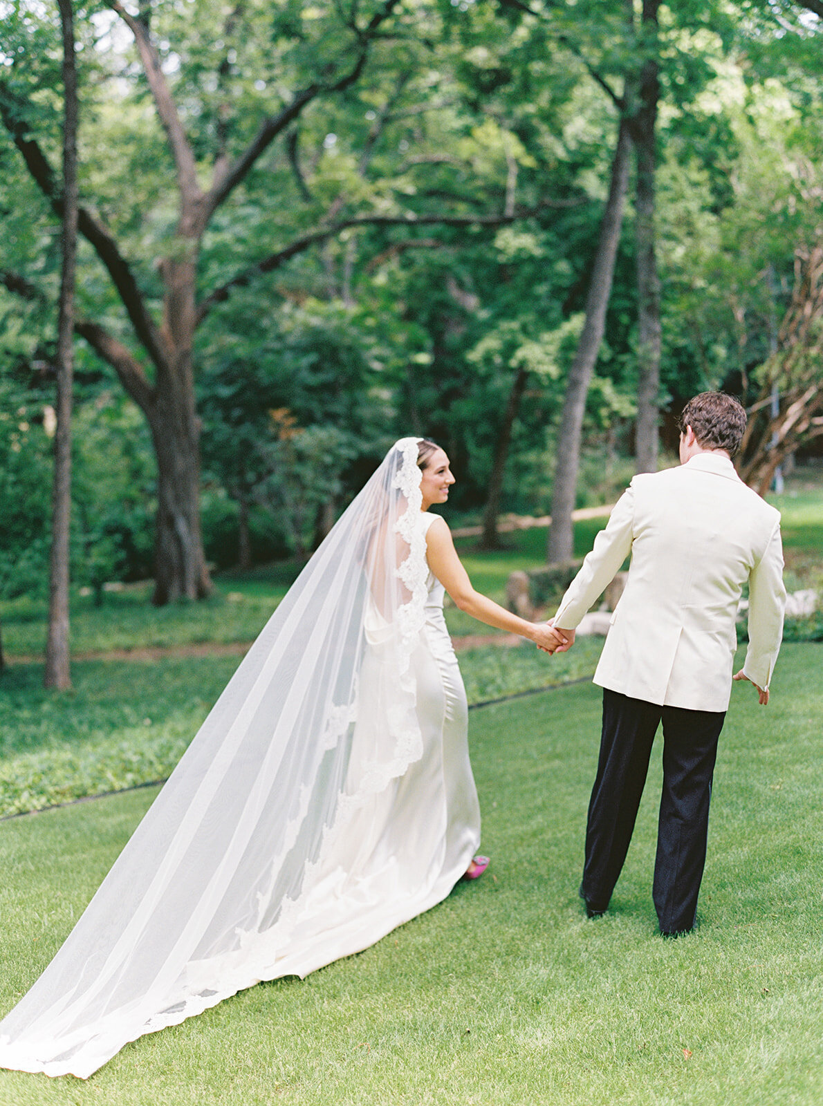 NicoleChase-Wedding-featherandtwine-261-FineArt-Film-Texas-WeddingPhotographer-RuétPhoto-