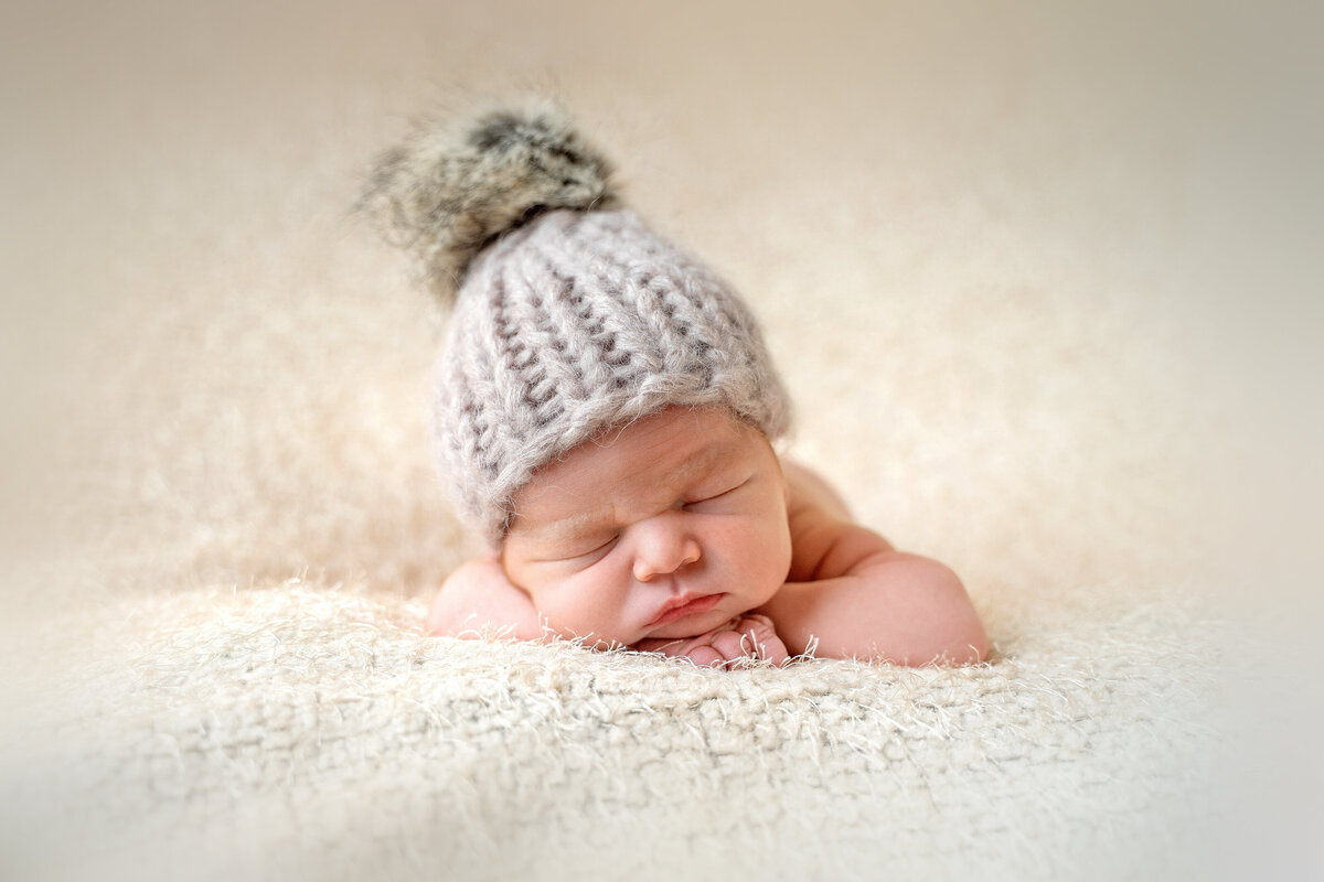 newborn-baby-in-wolly-hat