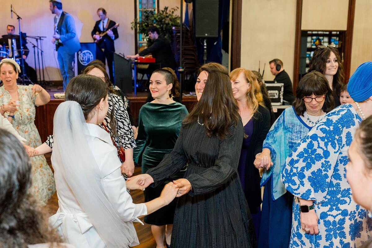Eliana-Melmed-Photography-Chicago-LosAngeles-Jewish-WeddingPhotographer-CarmiKalman-WomensDancing-00059