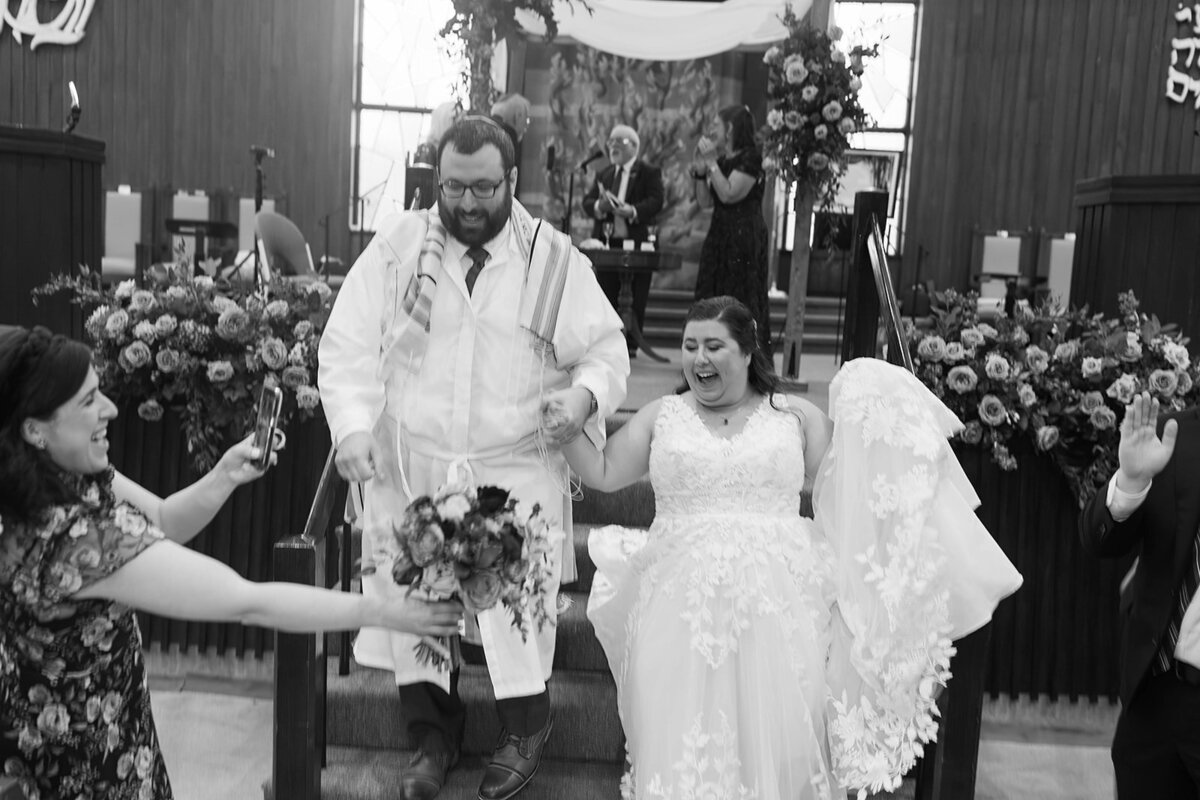 Eliana-Melmed-Photography-Chicago-LosAngeles-Jewish-WeddingPhotography-ElianaSklar-Chuppah-00210