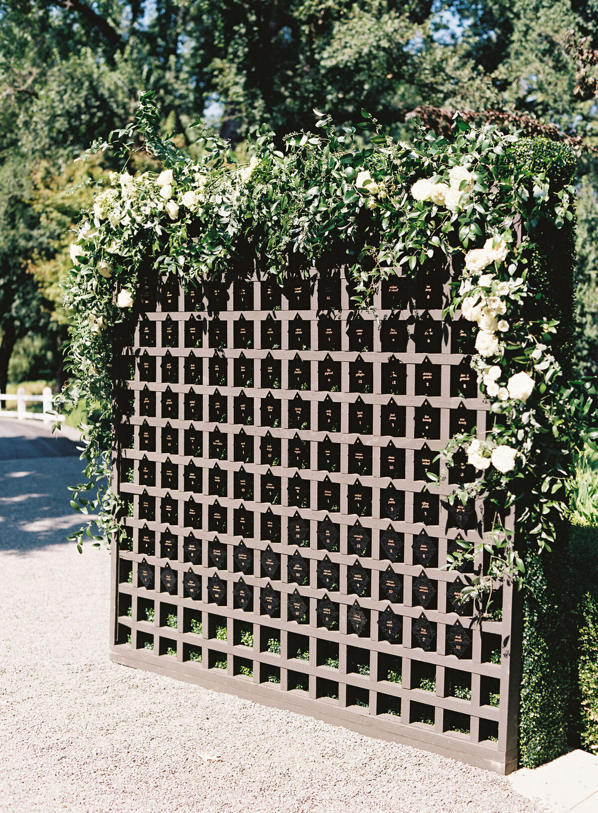 Modern-Wedding-Design-Beaulieu-Garden-Napa-Valley-Reception_000