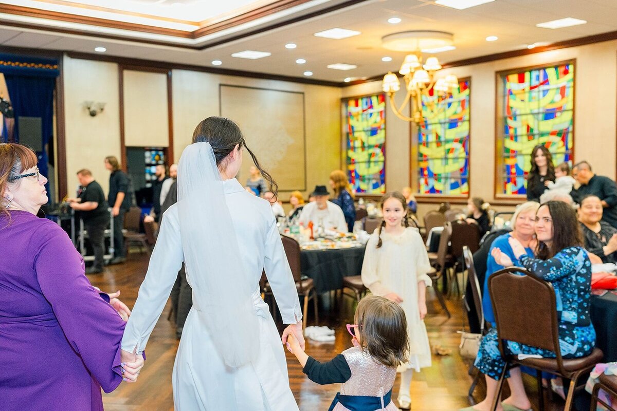 Eliana-Melmed-Photography-Chicago-LosAngeles-Jewish-WeddingPhotographer-CarmiKalman-WomensDancing-00014