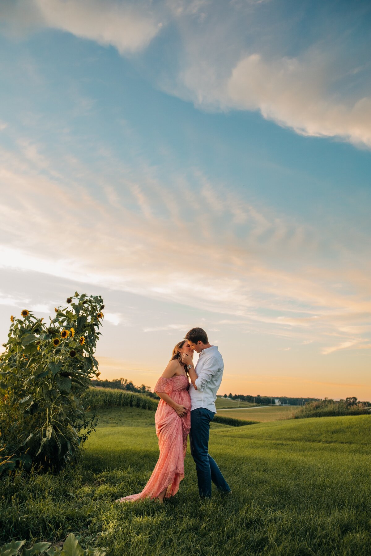 Outdoor-Country-Maternity-Session-MIlwaukee14
