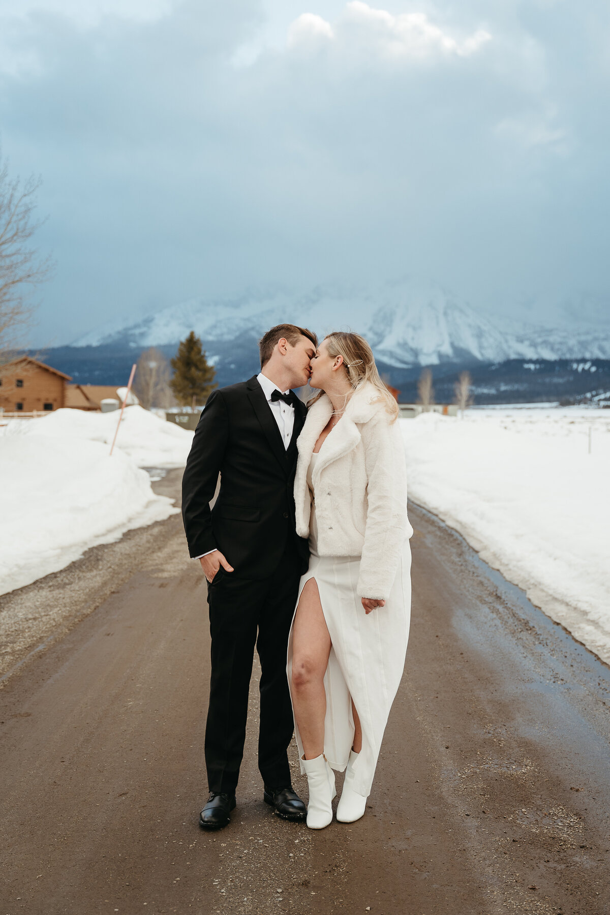 sunandpeakphotos-bigbear-california-wedding-photographer-intimatewedding-elopement-snowywedding-snowybigbearwedding-desireeandjake-661