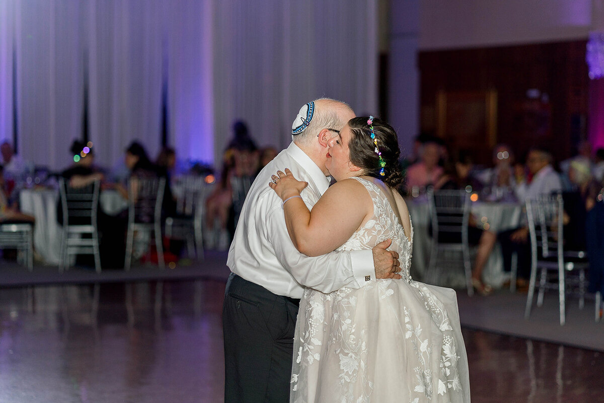 Eliana-Melmed-Photography-Chicago-LosAngeles-Jewish-WeddingPhotography-ElianaSklar-DanceFloor-00260
