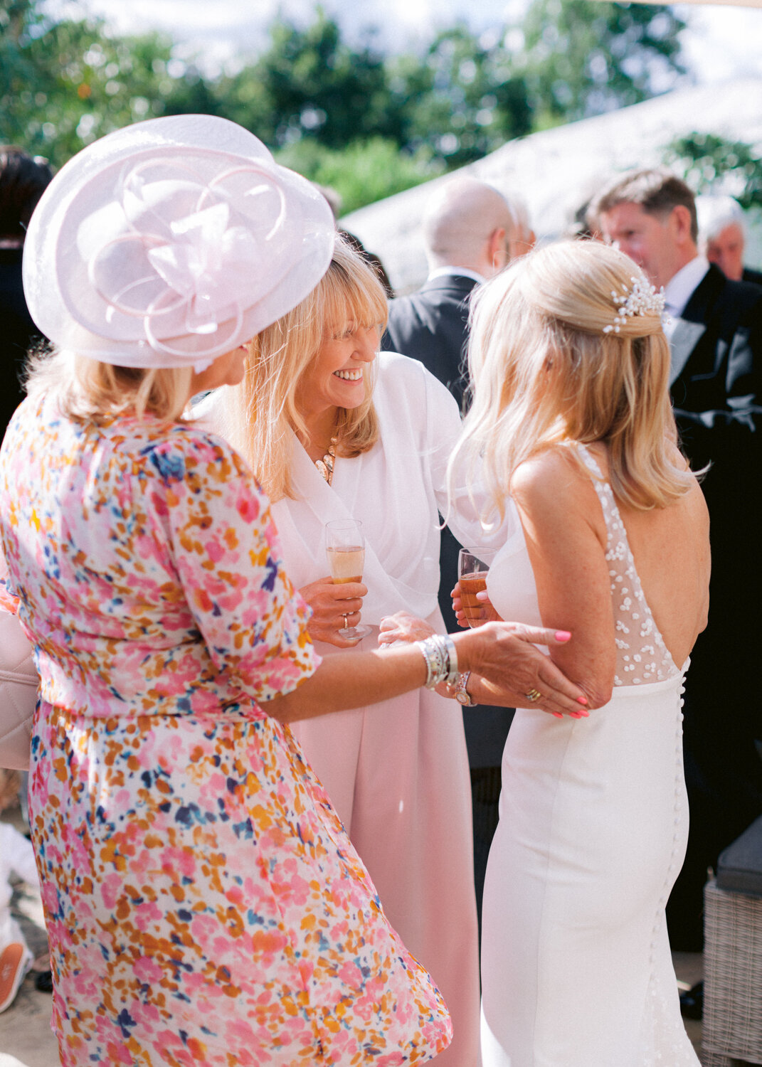 bride meet and talk to best friends at wedding drink reception hour