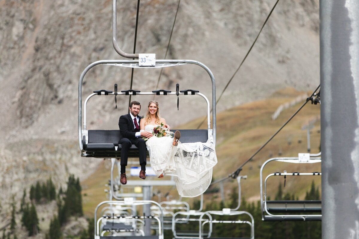 arapahoe-basin-wedding-couple-on-ski-lift
