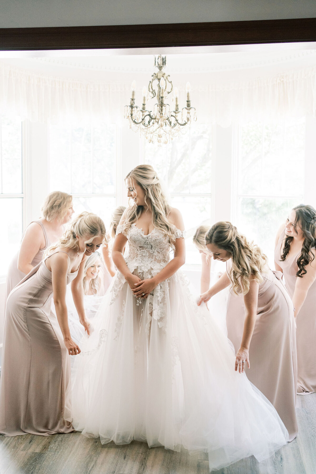 bride-getting-ready-champagne-bridesmaids-dresses
