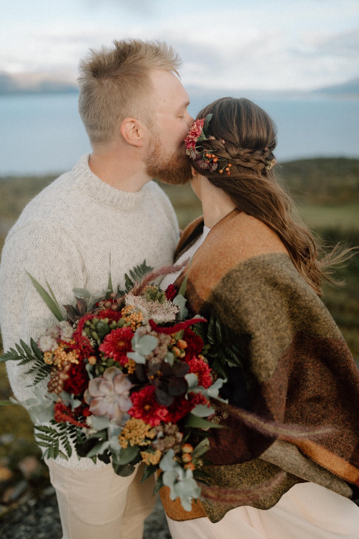 winter-wedding-kiruna-lapland-photographer-elopement-snow-bröllop-bröllopsfotograf_7
