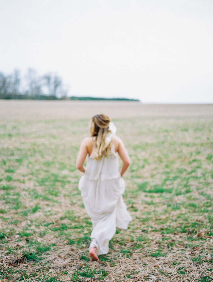 Graceful_Countryside_Fine_Art_Bridal_Maryland_Wedding_Megan_Harris_Photography-25