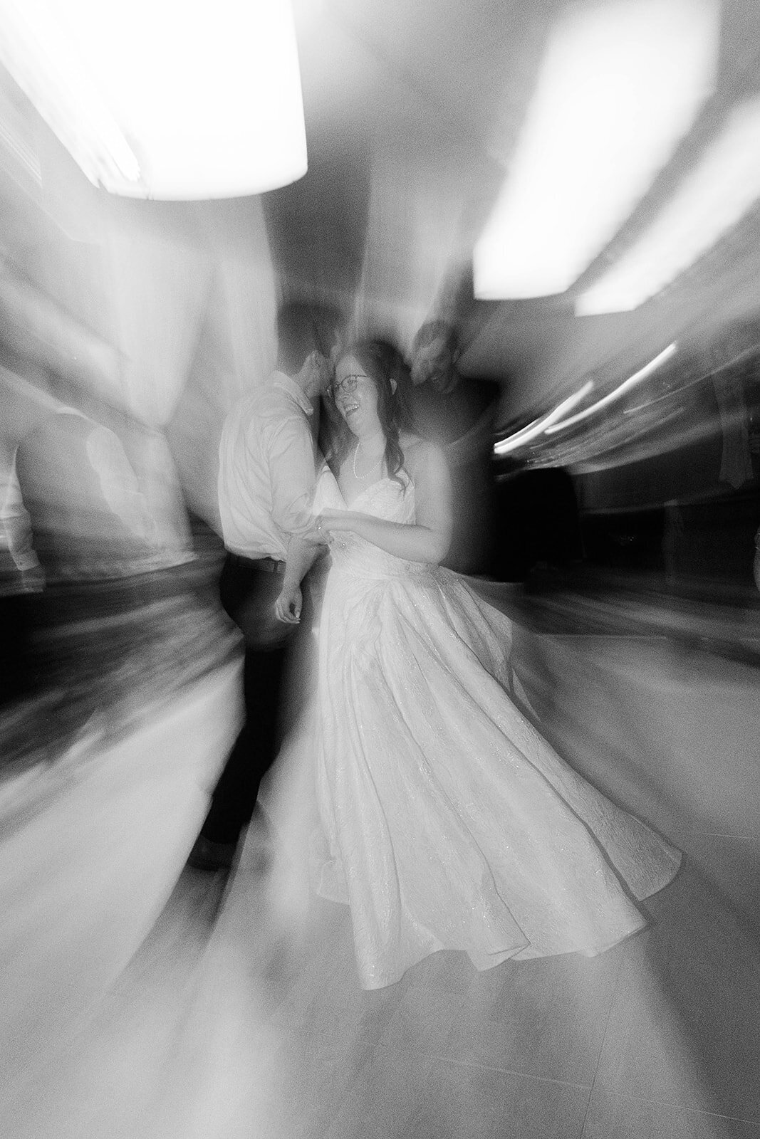 Eliana-Melmed-Photography-Chicago-LosAngeles-Jewish-WeddingPhotography-Dancefloor-00097