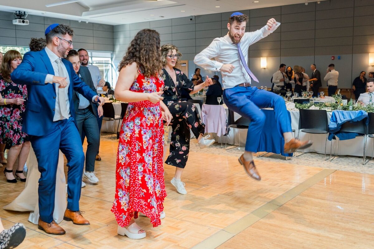 processed_ElianaMelmedPhotography_JewishWeddingPhotographer_ShulaNoah_Dancing-145