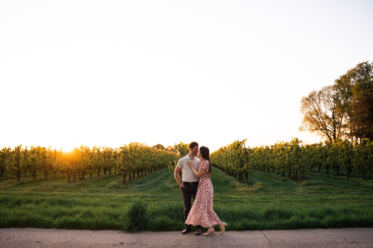 Couple session in Tuscany Italy at vineyard