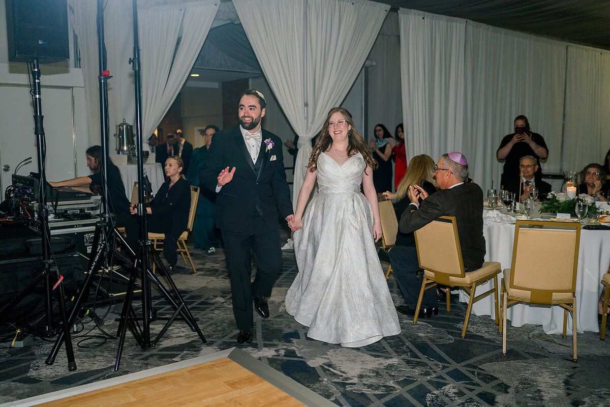 Eliana-Melmed-Photography-Chicago-LosAngeles-Jewish-WeddingPhotography-SimchaDancing-00244