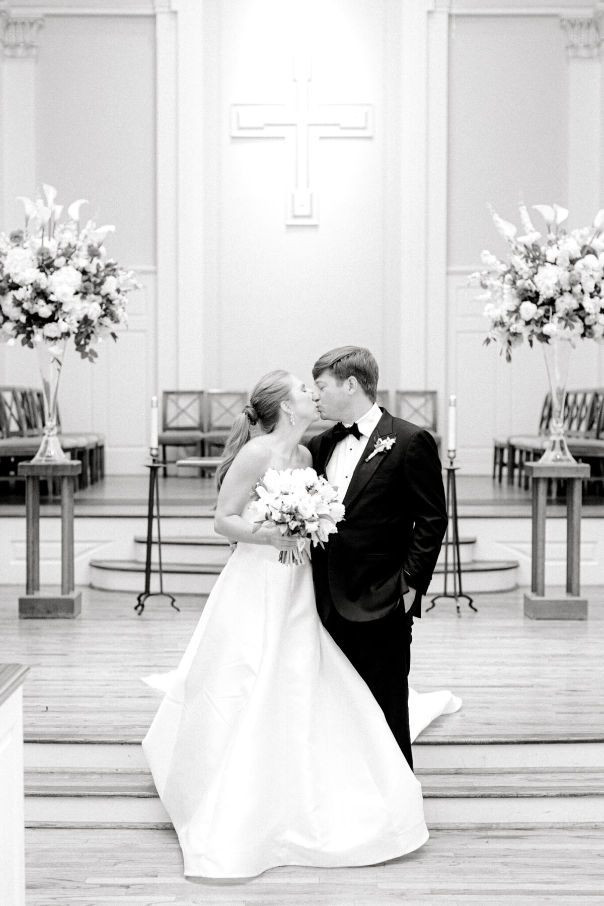 Hannah & Jason's Wedding at Hotel Crescent Court Club Perkins Chapel | Dallas Wedding Photographer | Sami Kathryn Photography-120