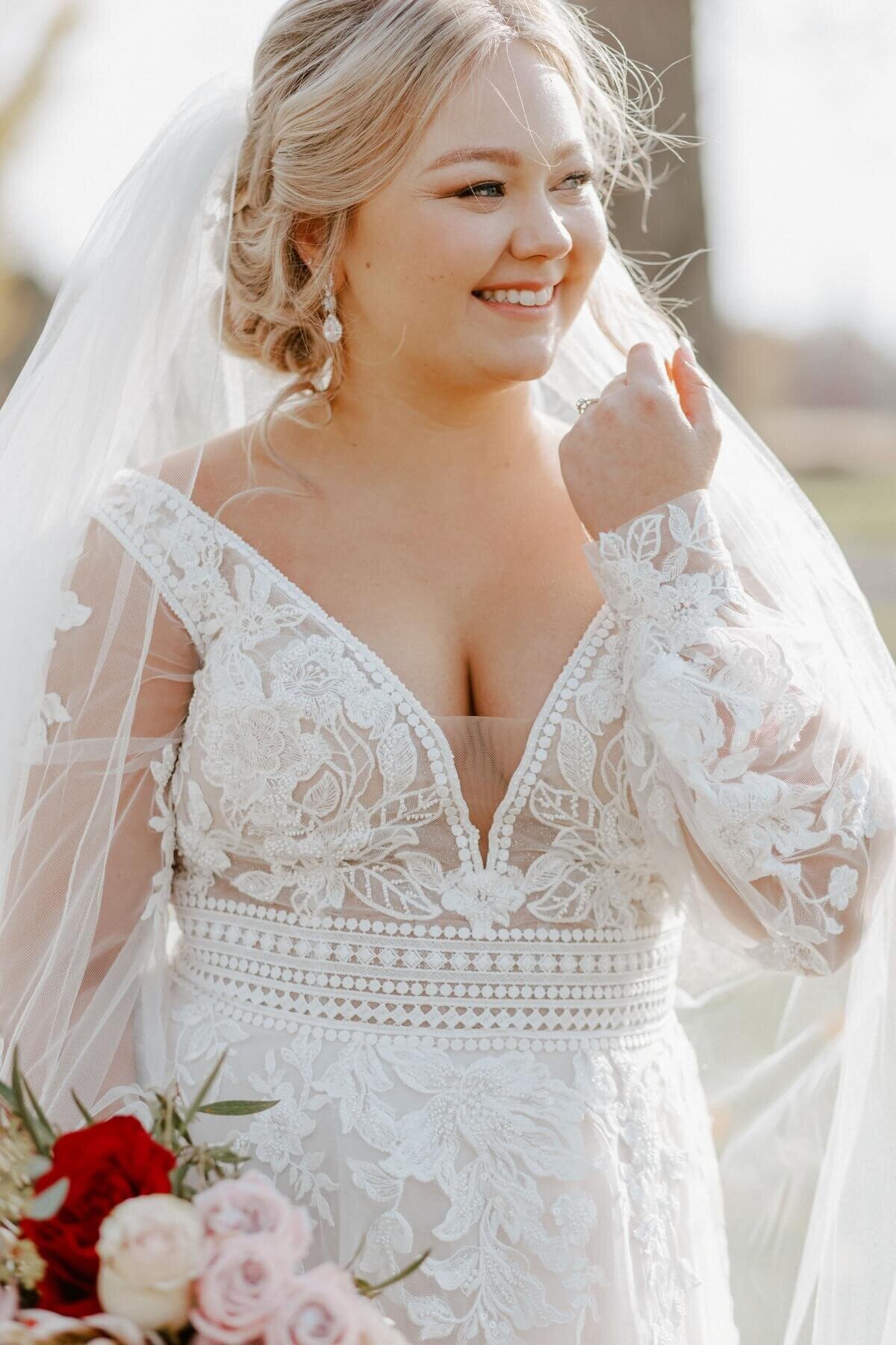 17-kara-loryn-photography-bride-and-her-wedding-dress