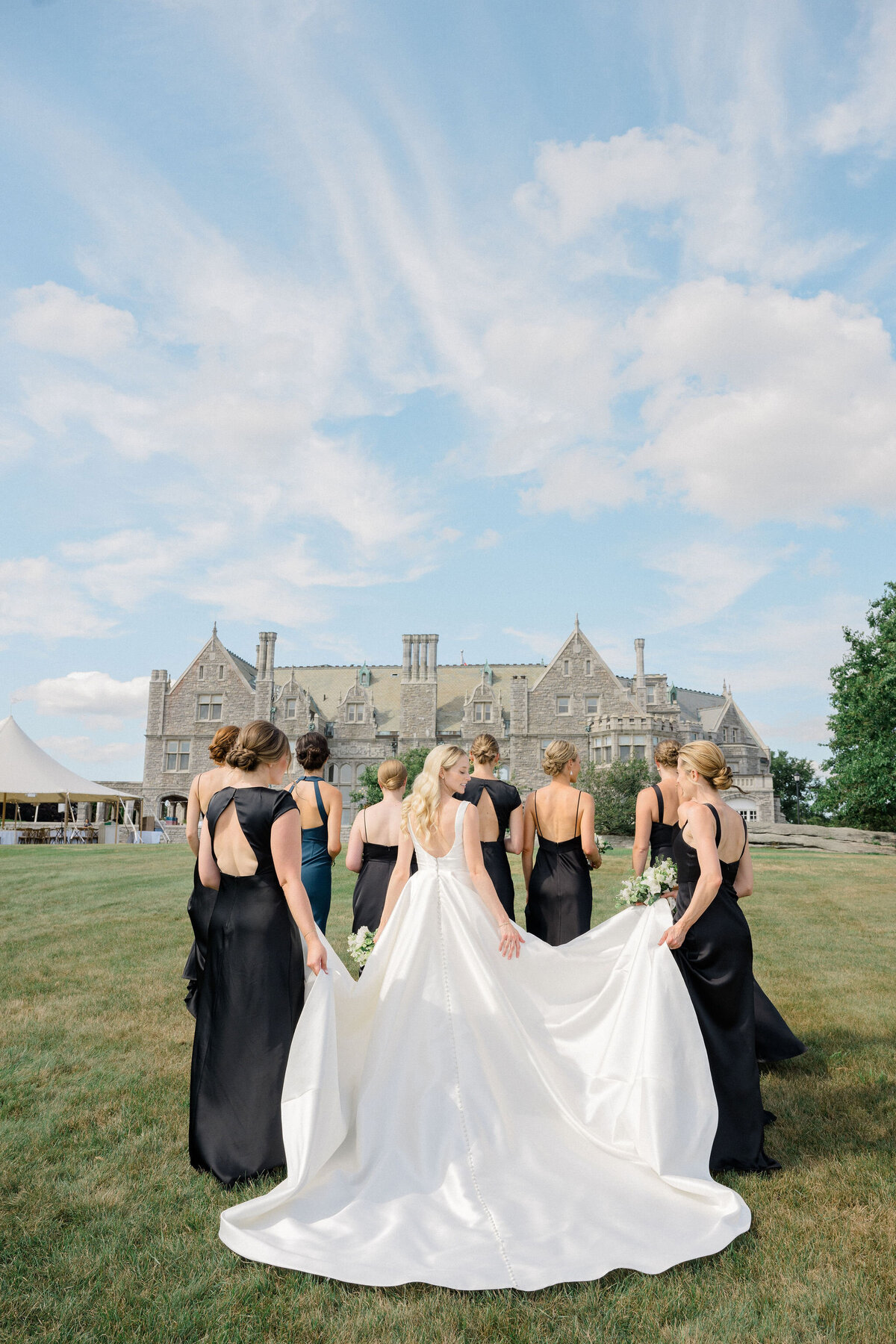 bride-and-bridesmaids-at-branford-house-ct-jen-strunk-events