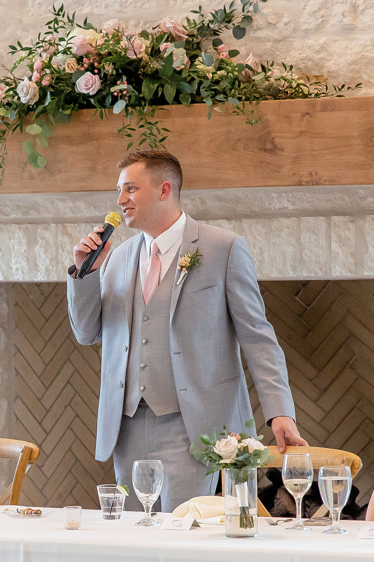 groomsman speech in gray jacket and gold microphone at The Preserve at Canyon Lake