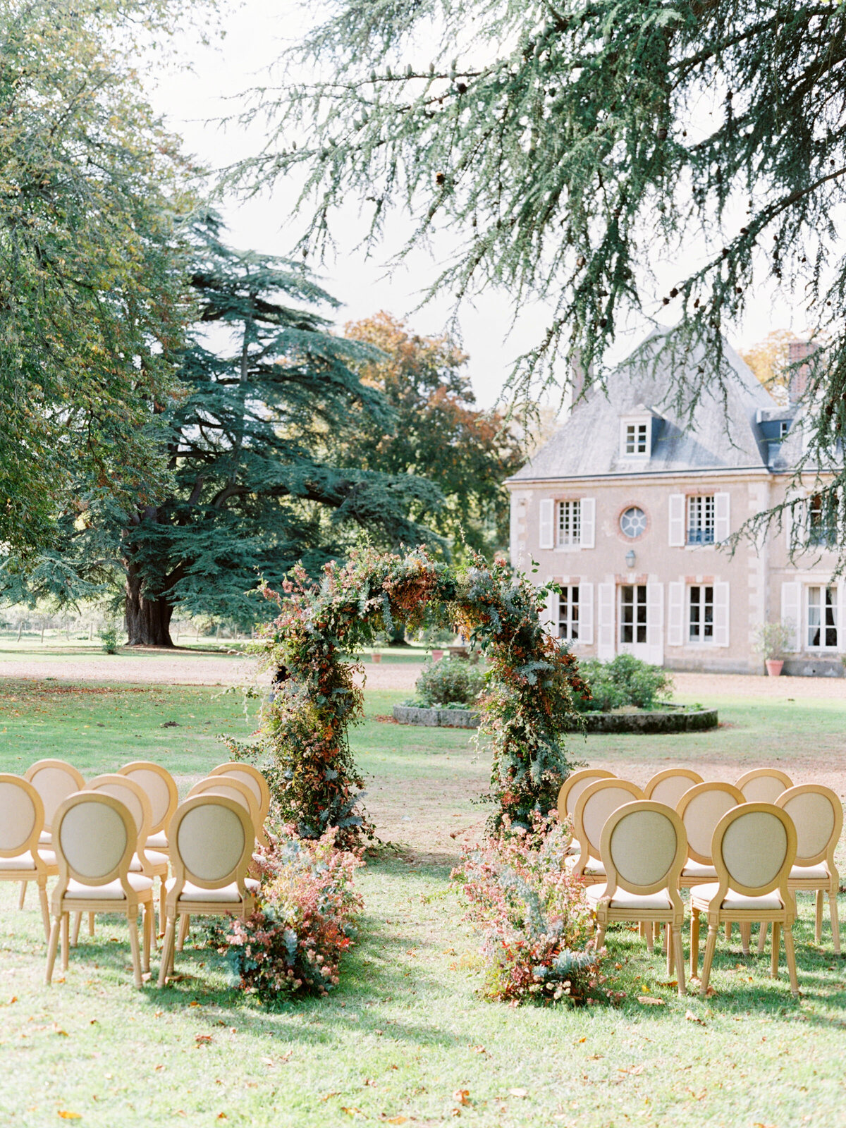 chateau-bouthonvilliers-wedding-paris-wedding-photographer-mackenzie-reiter-photography-37