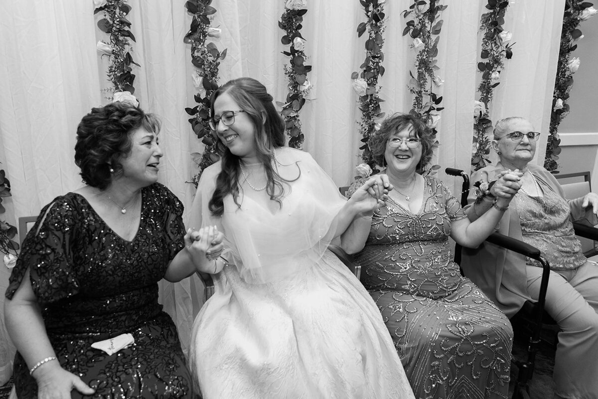 Eliana-Melmed-Photography-Chicago-LosAngeles-Jewish-WeddingPhotography-KabbalatPanim-00104