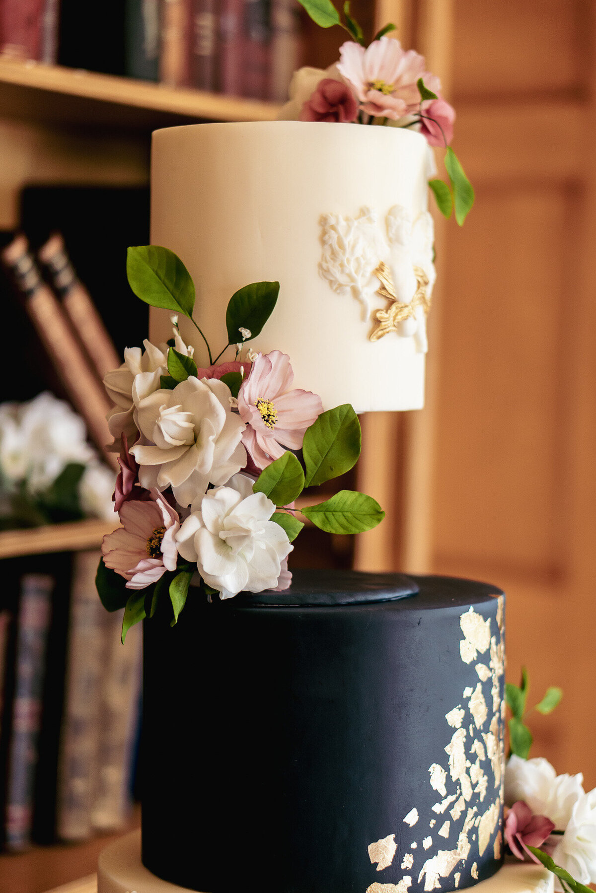 95FAD3Luxury nature inspired wedding cake designer vanilla Spice Cake Studio Northamptonshire floating tiered cake navy white gold sugar flowersD0-E002-42A6-9B06-9D1646B49DC0