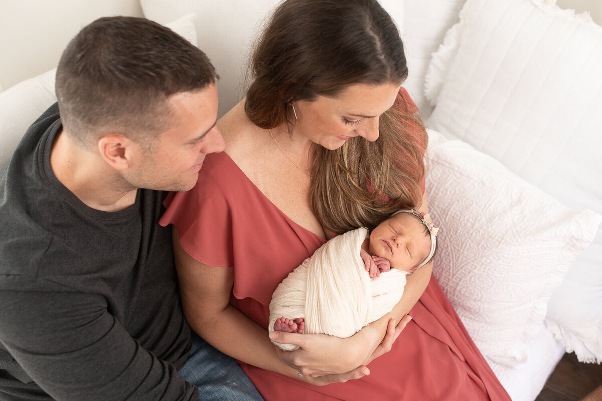 Mom and dad looking at baby at family newborn session |Sharon Leger Photography || Canton, CT || Family & Newborn Photographer