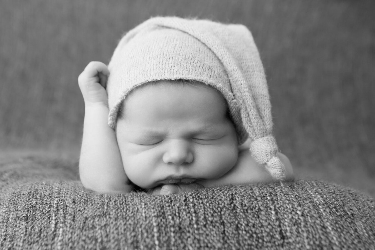studion newborn photographer - ontario photographer 062
