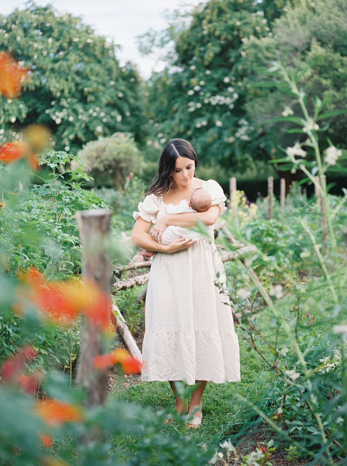 mother-baby-garden-photo-virginia-photographer