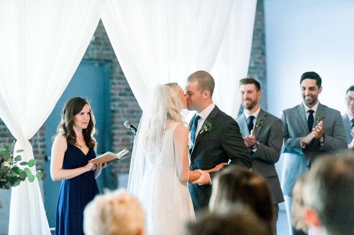 Warehouse-215-wedding-by-Leslie-Ann-Photography-00058