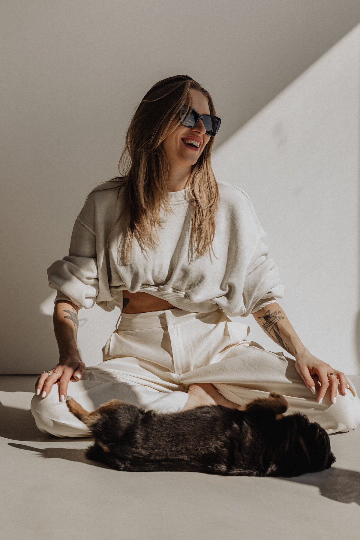 kaboompics_simplistic-sophistication-a-fashion-photoshoot-with-a-stunning-model-in-neutral-minimalist-outfits-30848