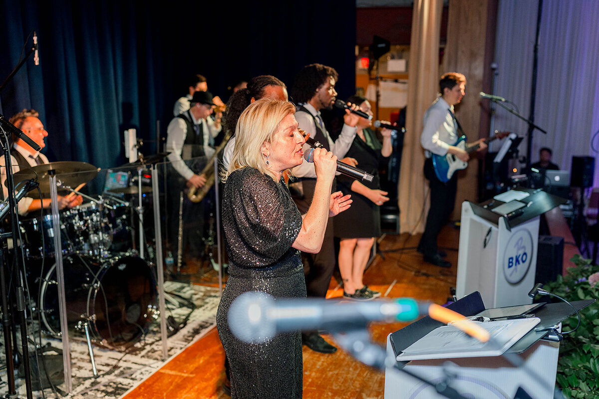 Eliana-Melmed-Photography-Chicago-LosAngeles-Jewish-WeddingPhotography-ElianaSklar-DanceFloor-00218