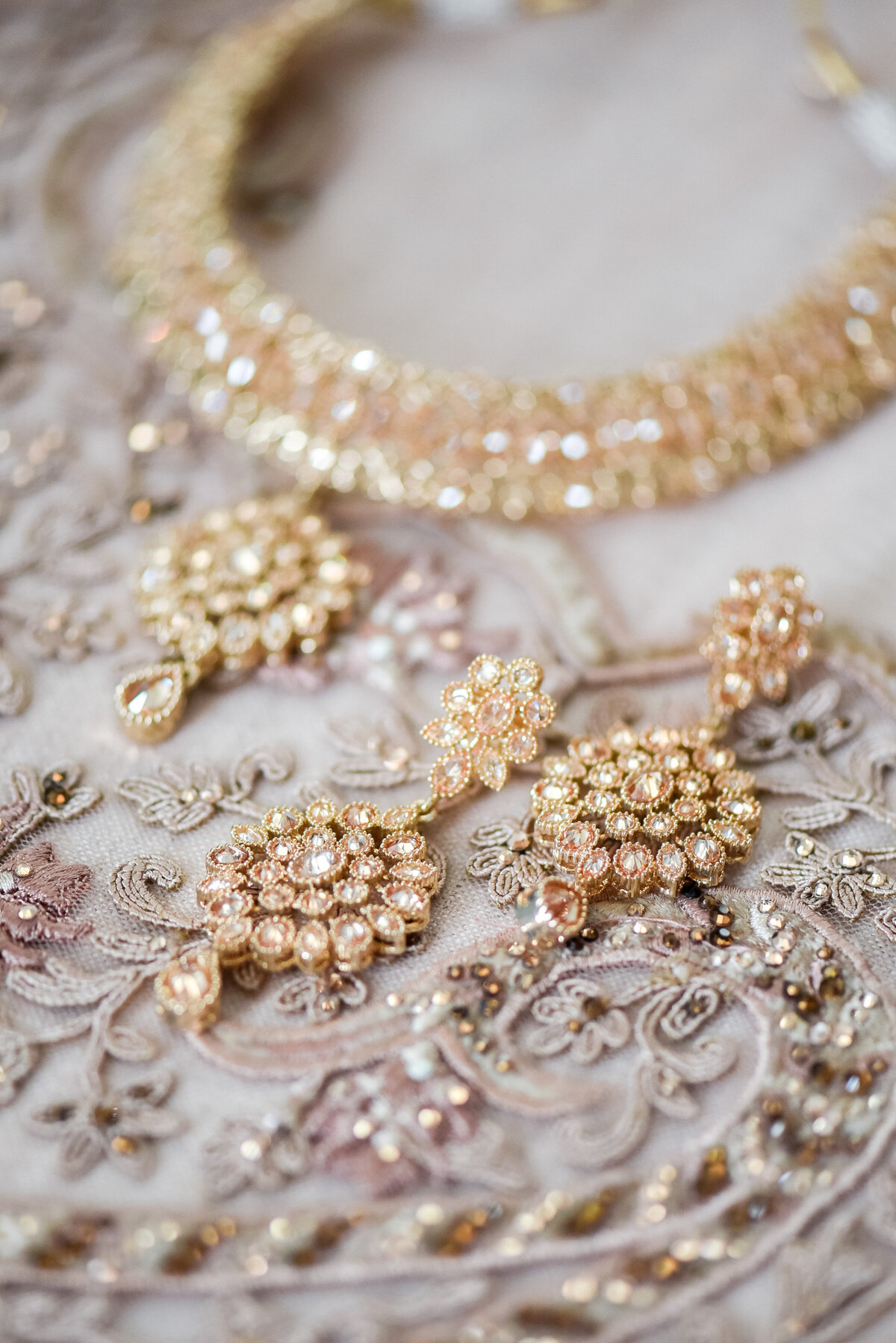 indian - bride - blush - lehengha - jewelry (2)