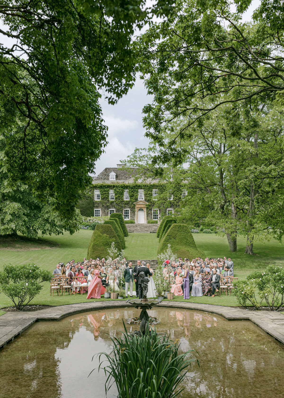 chloe-winstanley-weddings-cotswolds-cornwell-manor-garden-outdoor-ceremony-inspiration