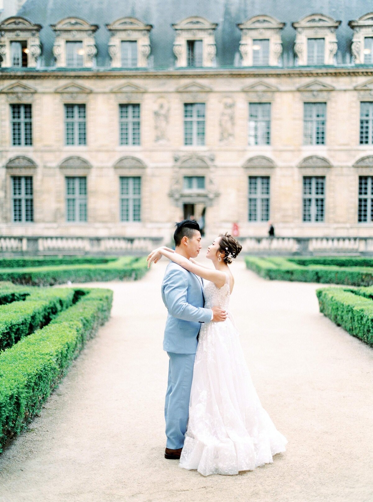bride-and-groom-posing-in-front-of-castle