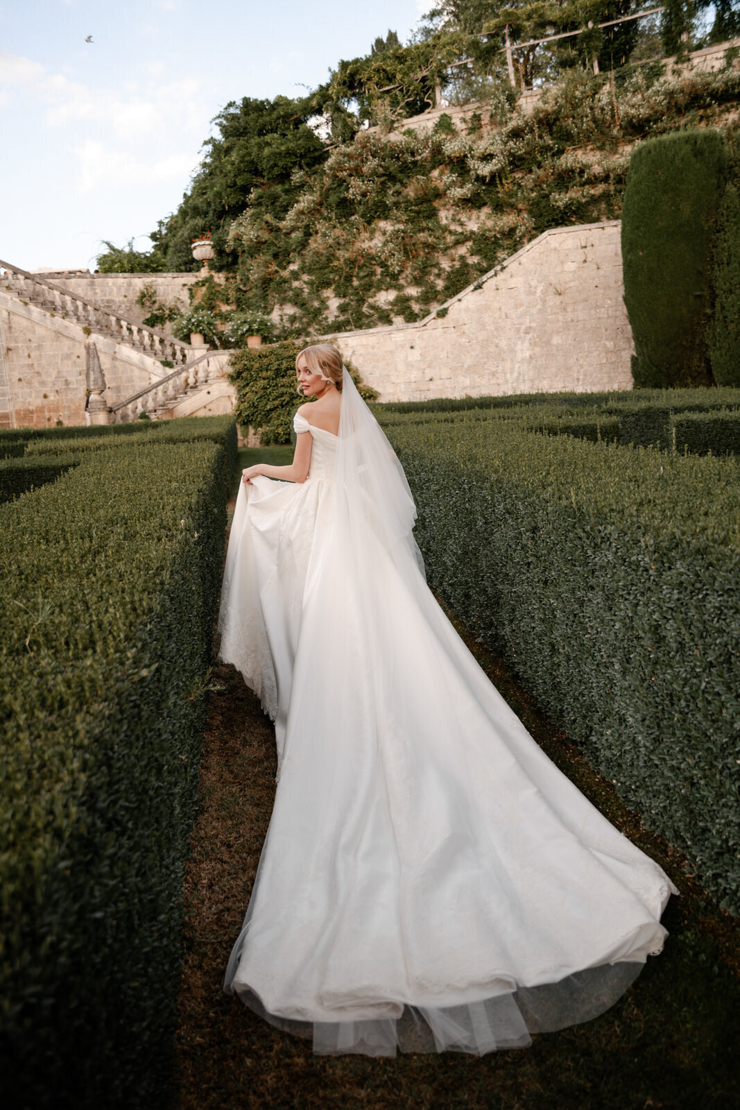 Flora_And_Grace_La_Foce_Tuscany_Editorial_Wedding_Photographer (1225 von 2643)