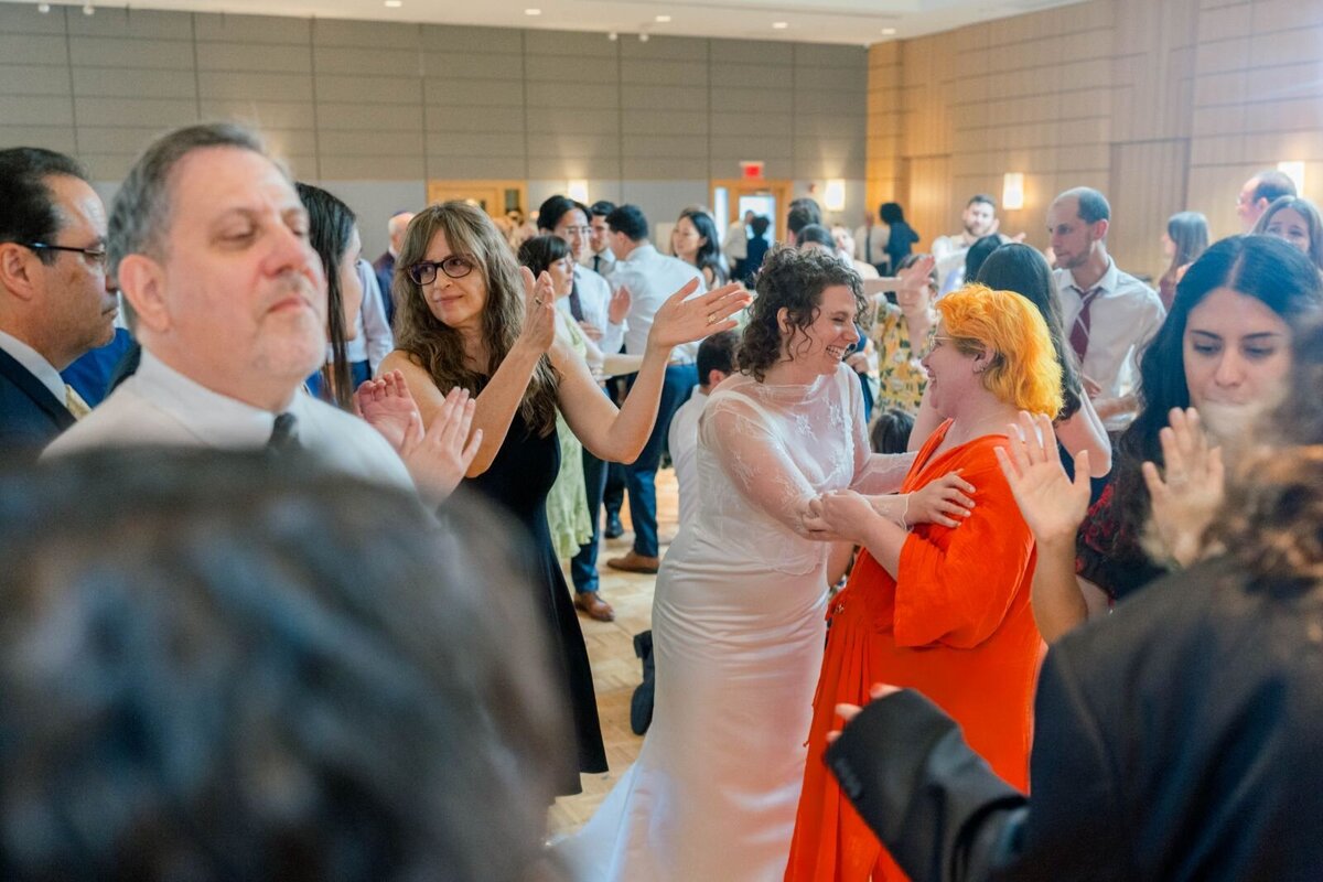 processed_ElianaMelmedPhotography_JewishWeddingPhotographer_ShulaNoah_Dancing-172