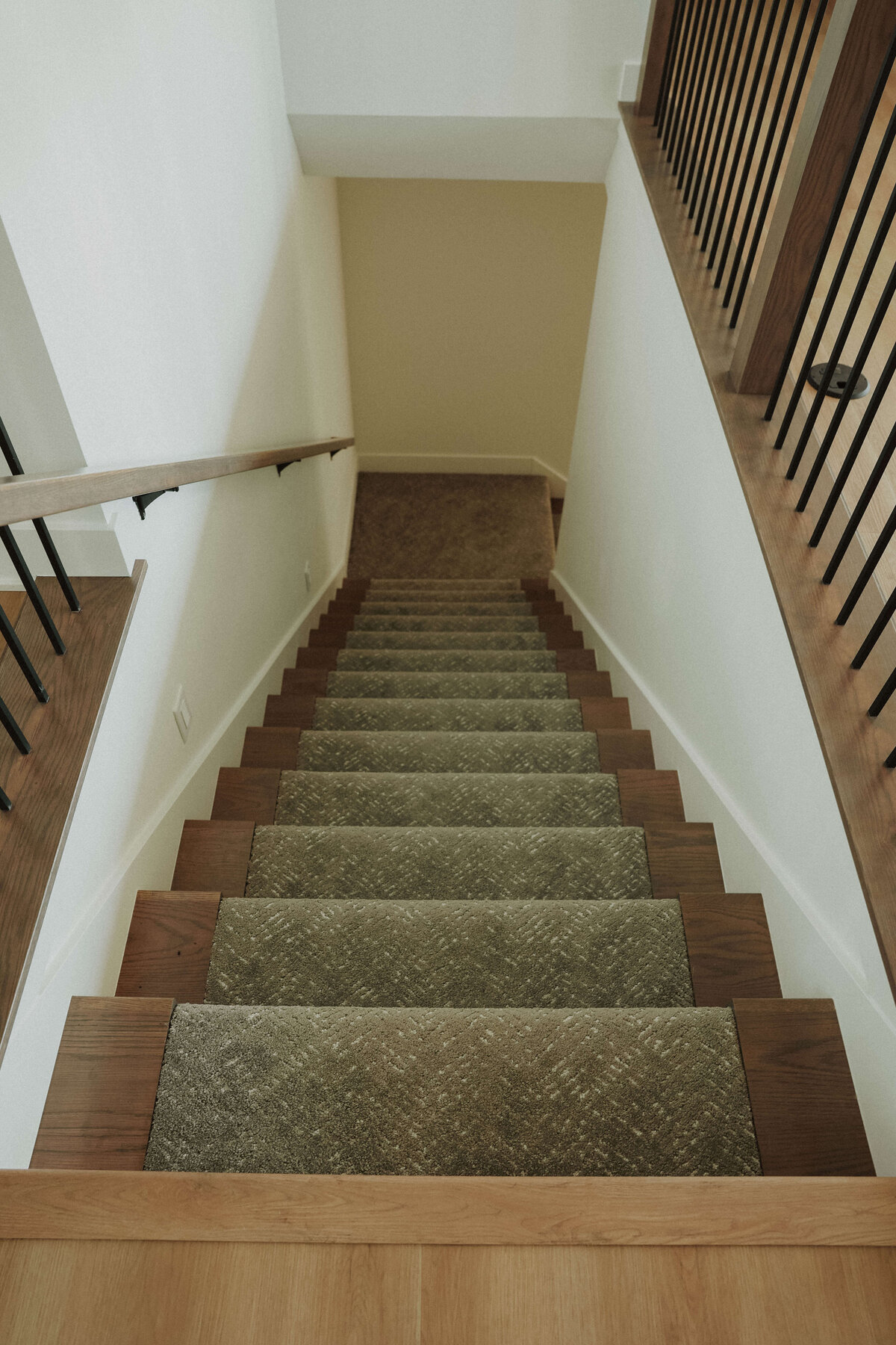 3034-Stairs-Grimes-Central-Iowa-Custom-Home-JRL-Builders-3F1A2149