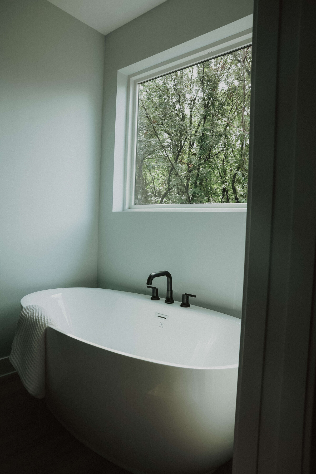 6907-Bathroom-Panora-Central-Iowa-Custom-Home-JRL-Builders-E23A9317
