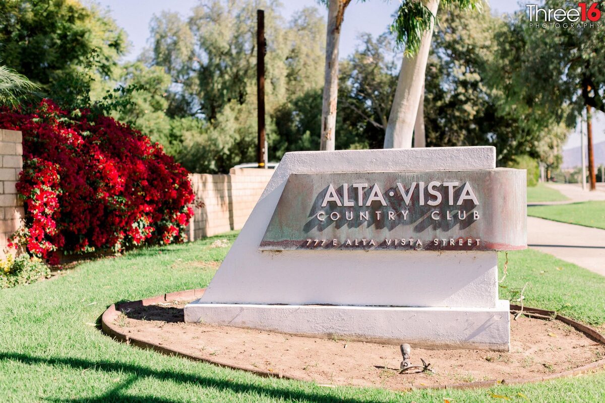 Signage out front of the Alta Vista Country Club wedding venue