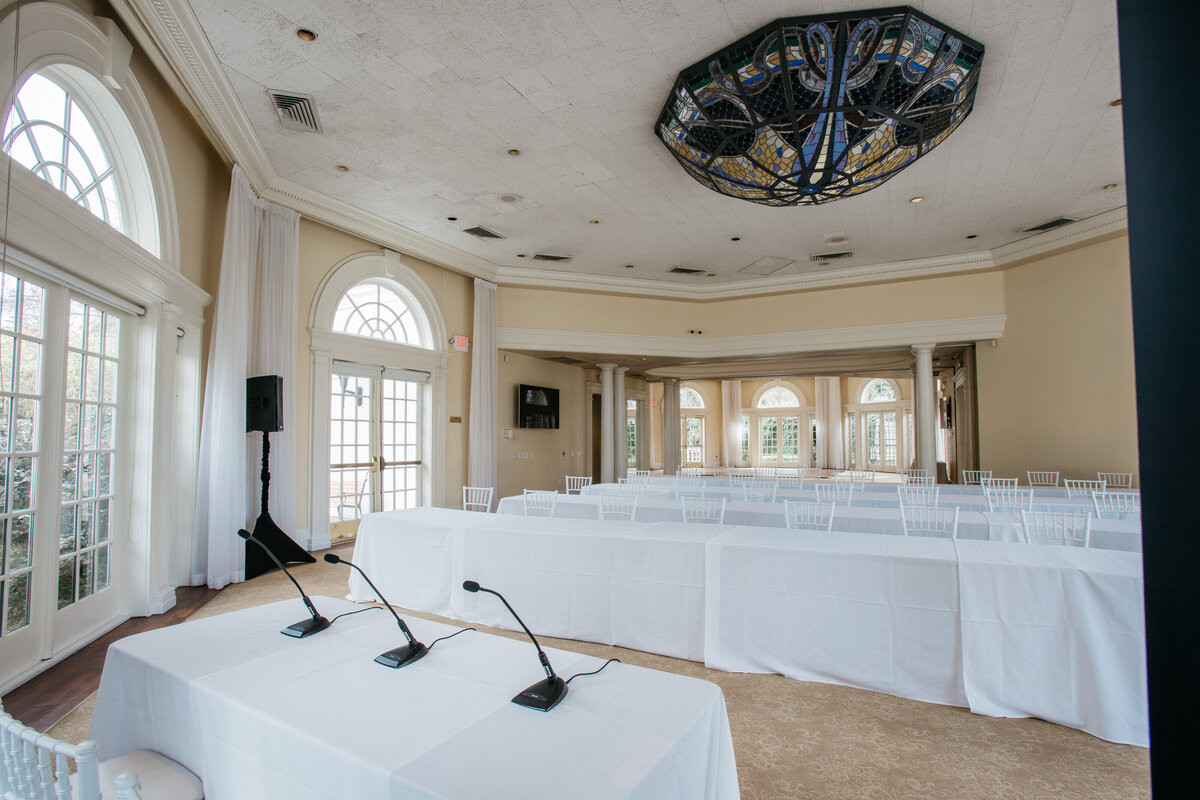 Right on the outskirts of downtown Sacramento, our Pavilion can take your business meeting to the next level.