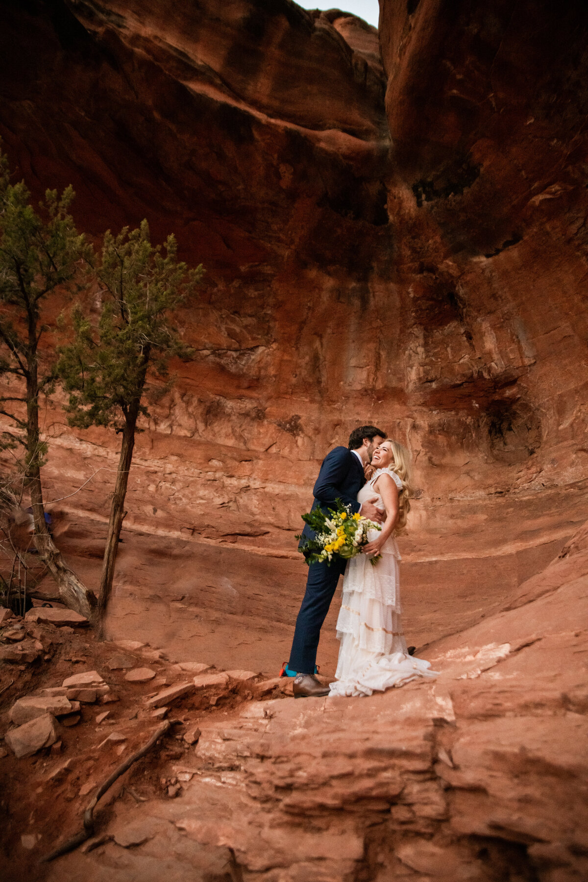 couples kissing during elopement photos