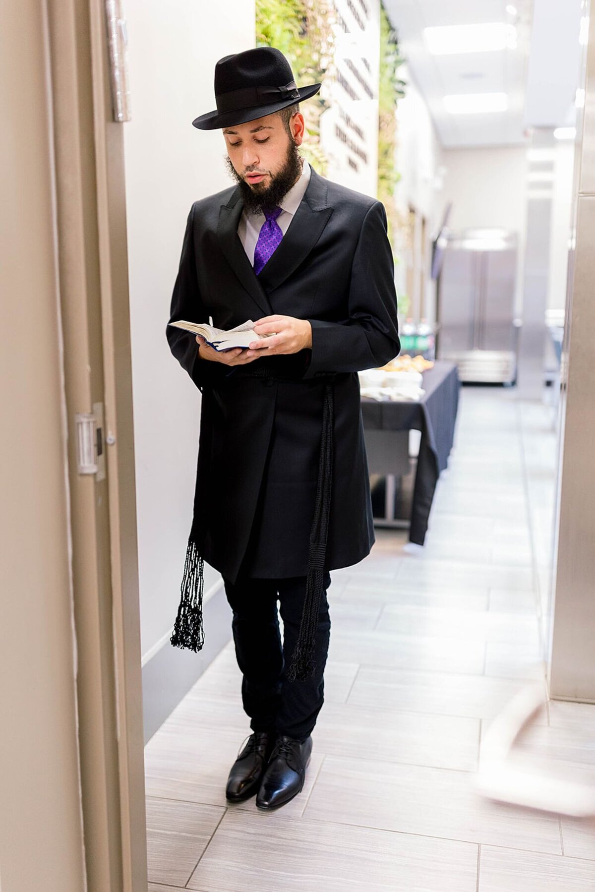 Eliana-Melmed-Photography-Chicago-LosAngeles-Jewish-WeddingPhotographer-CarmiKalman-Tisch-00040