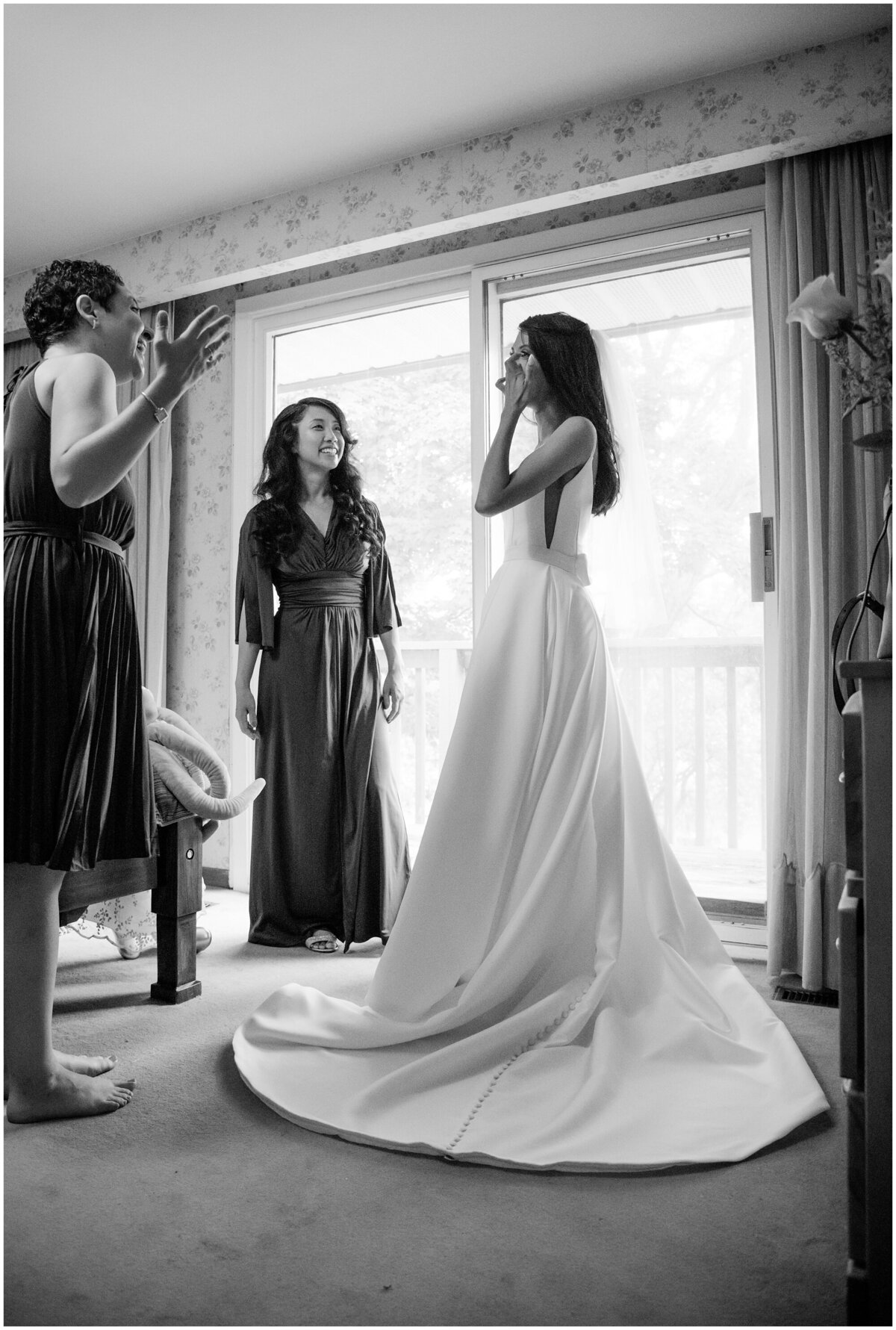 Bride and bridesmaids getting ready - The brides wears a custom and modern wedding dress with a veil