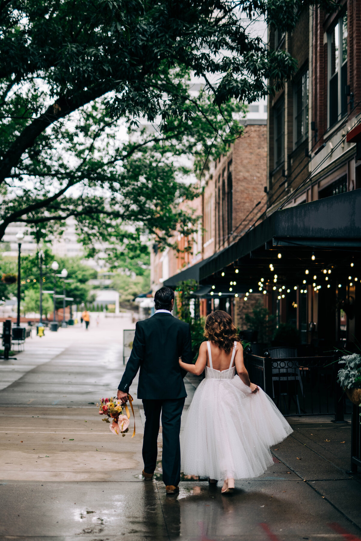 bride and groom downtown knoxville