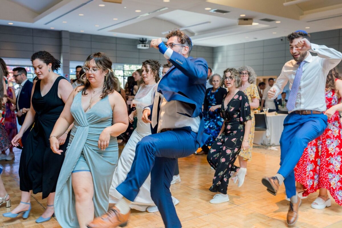 processed_ElianaMelmedPhotography_JewishWeddingPhotographer_ShulaNoah_Dancing-151