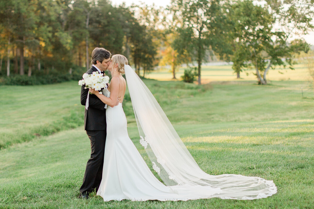 Matt&Carson-CastleHillCider-Charlottesville-Wedding-KelseyMariePhotography-September2021-4199